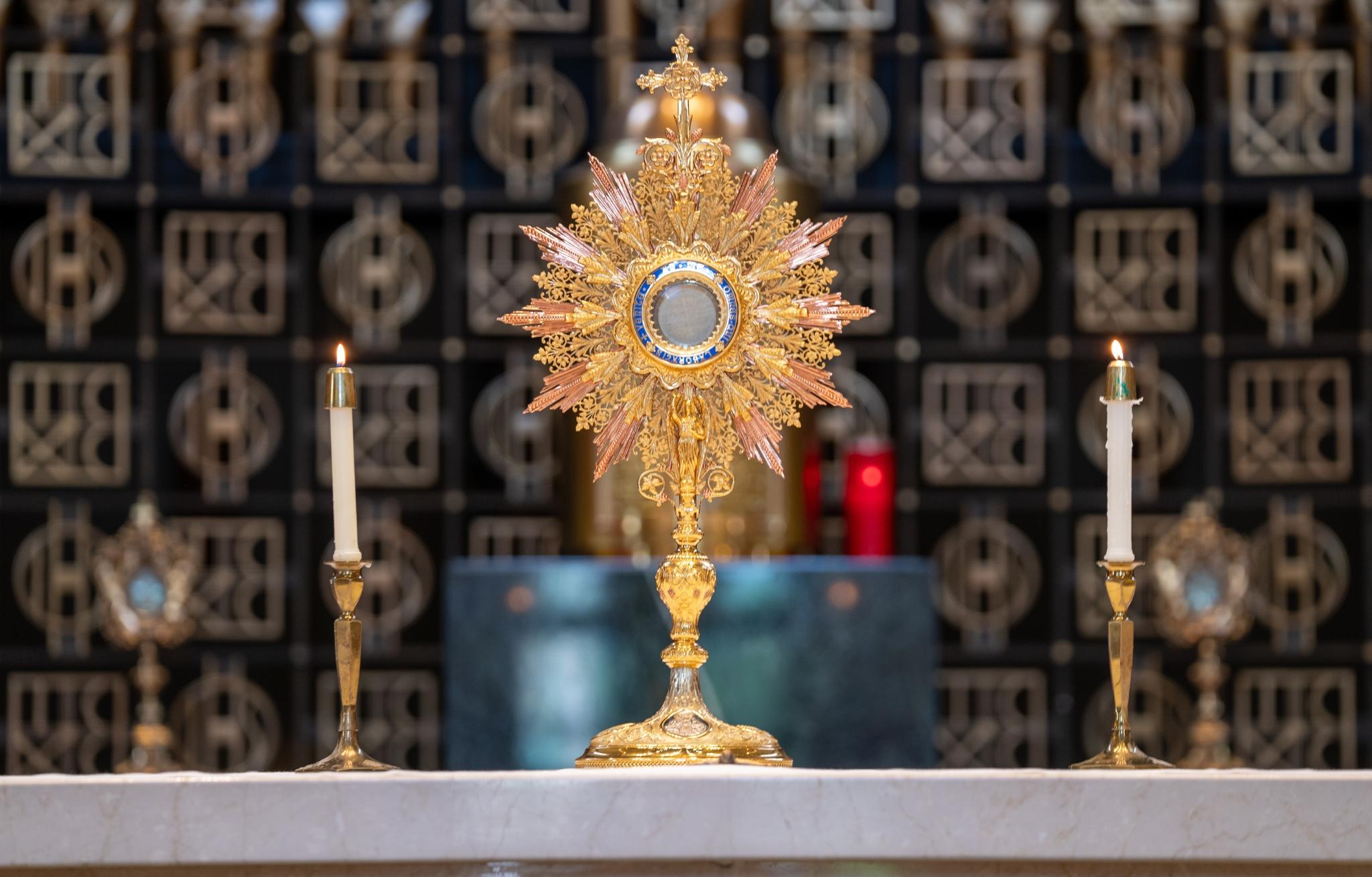 Gold monstrance holding the Blessed Sacrament on the altar
