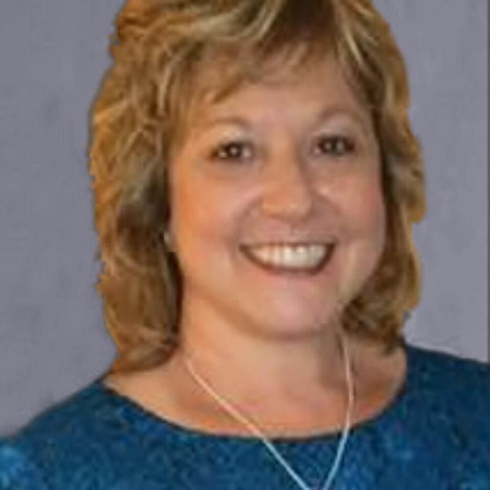Cindy Behnke Headshot