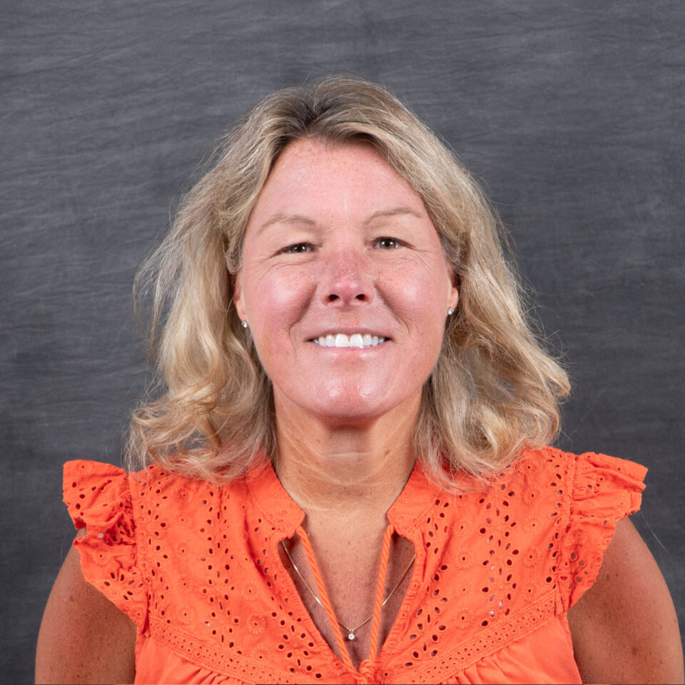 headshot Nancy Zacher Fett