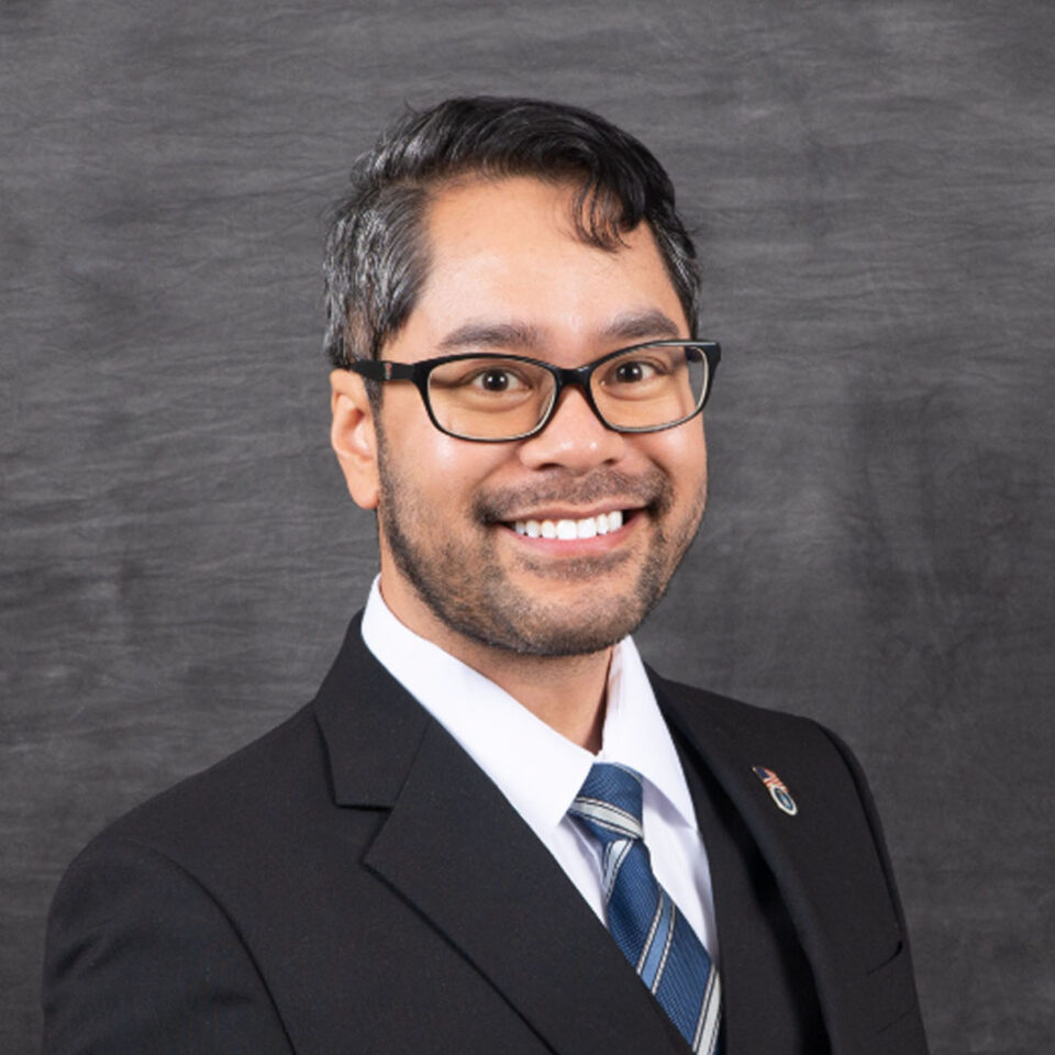 headshot Kenny Loui PhD