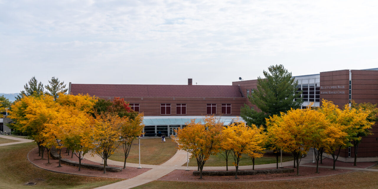 Loras College receives $15,000 to support internships